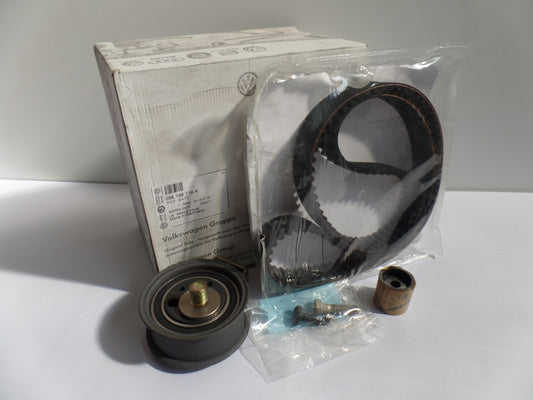 Original AUDI A4 '95-'97 1.8 Benzinmotor Zahnriemensatz mit Rollen 058198119A