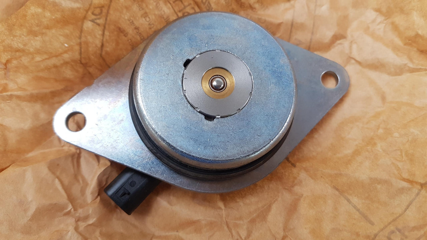 Original OPEL Astra Corsa Mokka Nockenwellenverstellung Steuerventil 55562223