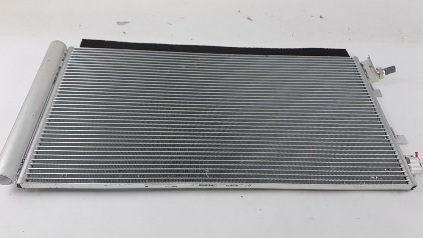 Original RENAULT Fluence Megane III Scenic III Klimakondensator 921003293R