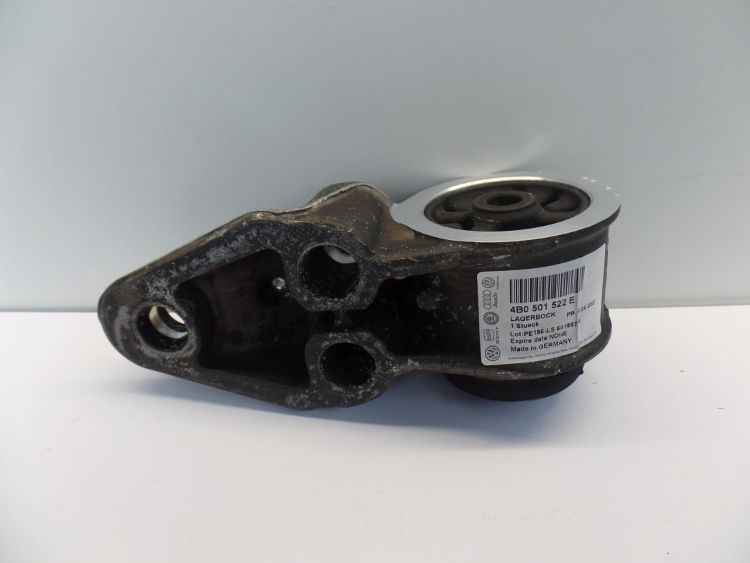 Original AUDI A6 4B VW Passat B5 Achskörper Lagerung rechts 4B0501522E