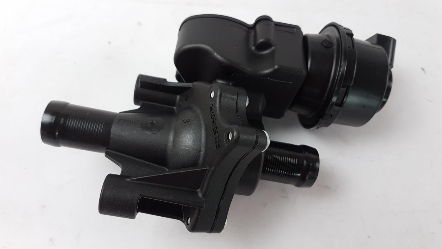 Original NISSAN Navara NP300 (D23M) Thermostatgehäuse 9223000Q0B