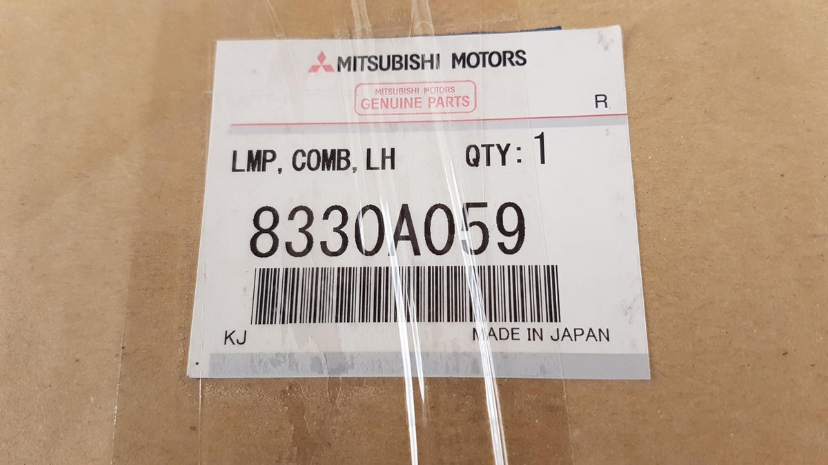 Original MITSUBISHI Pajero Sport I (1998-2009) Heckleuchte Außen Links 8330A059