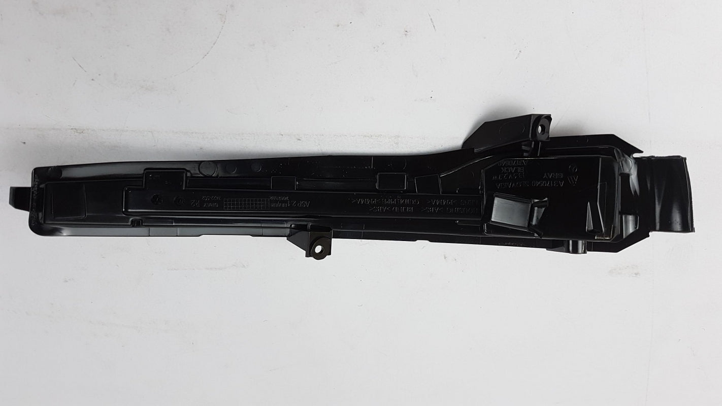 Original MERCEDES-BENZ C-klasse W205 Zusatzblinkleuchte rechts A0999064401