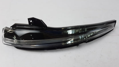 Original MERCEDES-BENZ C-klasse W205 Zusatzblinkleuchte rechts A0999064401