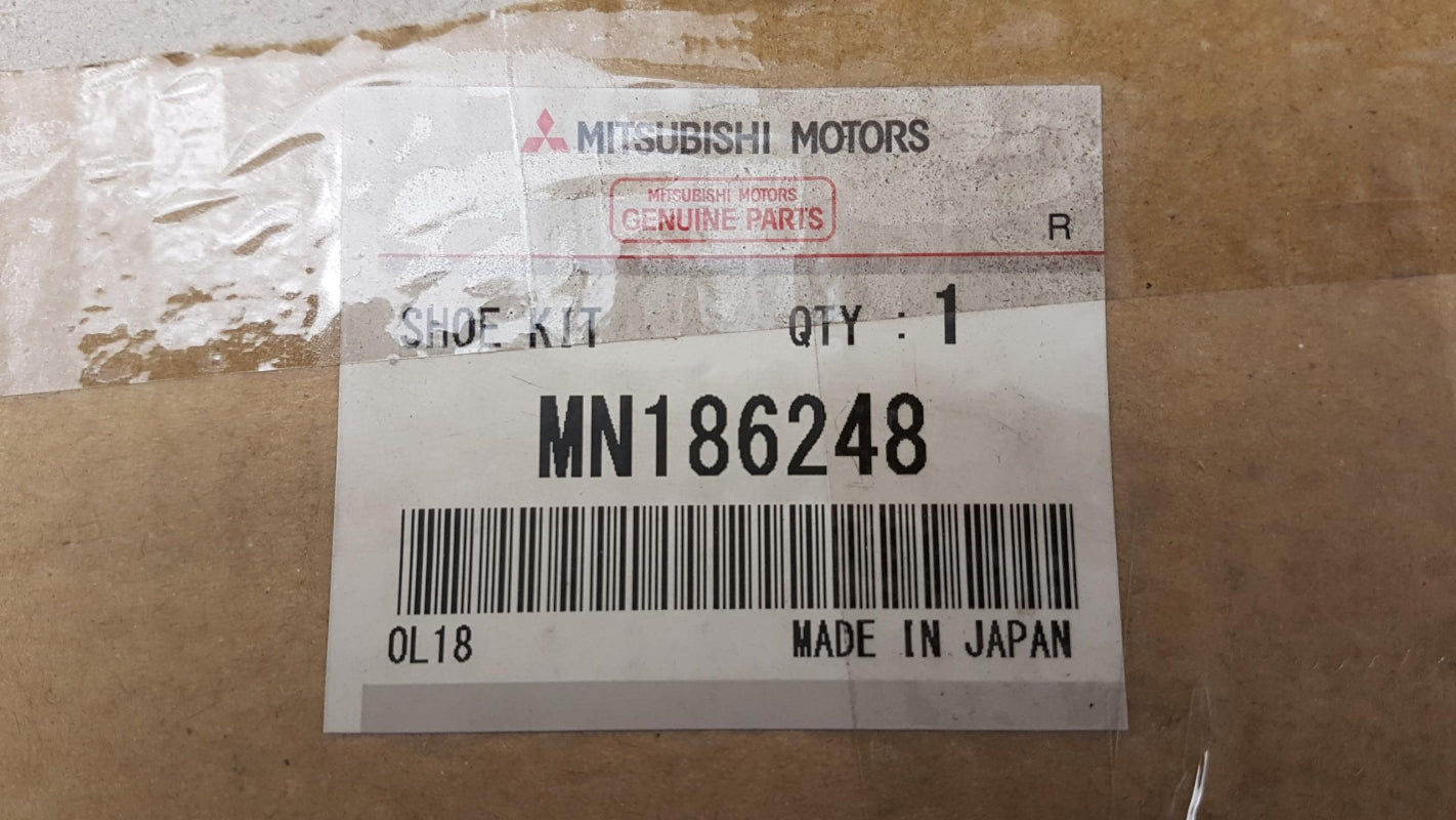 Original OE MITSUBISHI Feststellbremse Bremsbackensatz MN186248