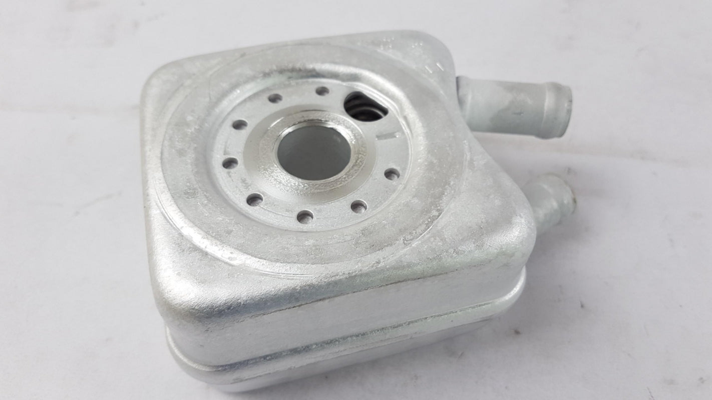 Original AUDI A3 A4 A6 A8 VW Golf Passat T4 Sharan Polo Motorölkühler 068117021B