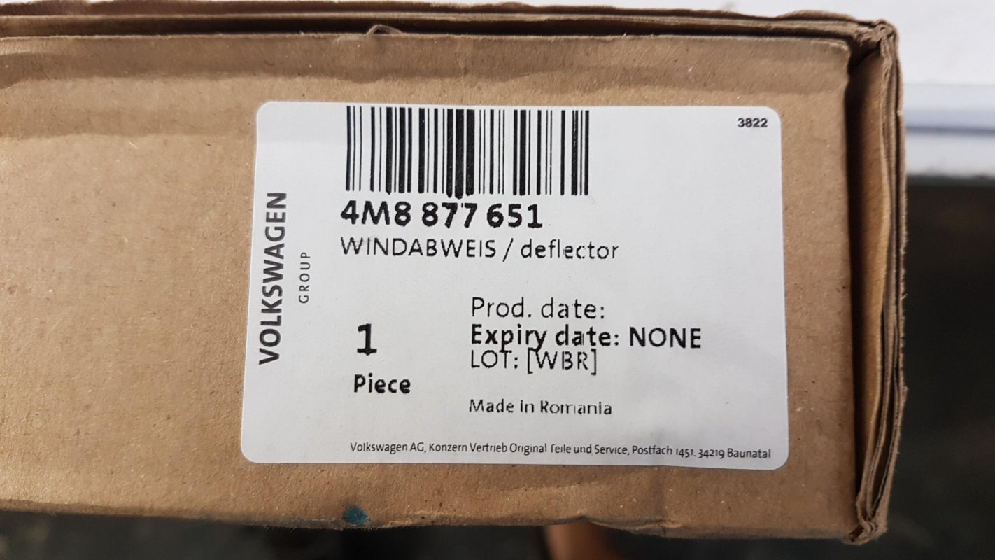 Original OE Volkswagen Windabweiser 4M8877651