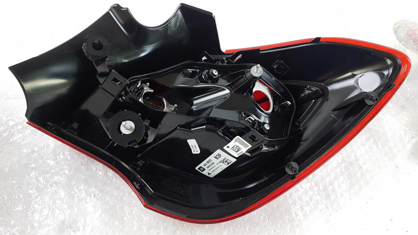 Original OPEL Corsa-E 2014-2019 Heckleuchte Rückleuchte Außen Links 39090650