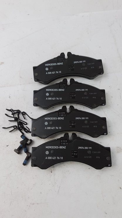Original MERCEDES-BENZ Sprinter W904 Bremsbeläge Vorne A0084204920