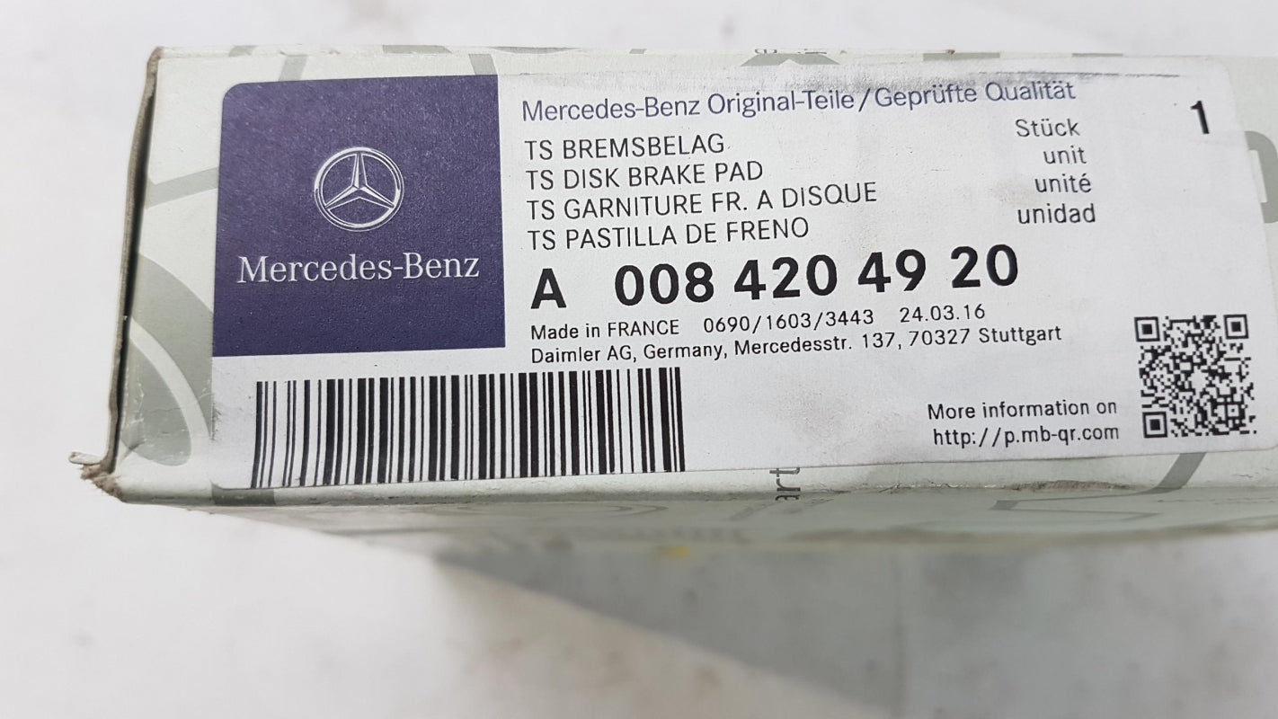 Original MERCEDES-BENZ Sprinter W904 Bremsbeläge Vorne A0084204920