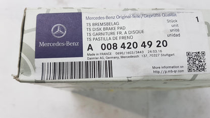 Original MERCEDES-BENZ Sprinter W904 Bremsbeläge Vorne A0084204920
