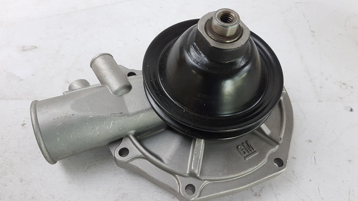 Original OPEL Frontera-A Omega-A Senator-B Wasserpumpe 90348231