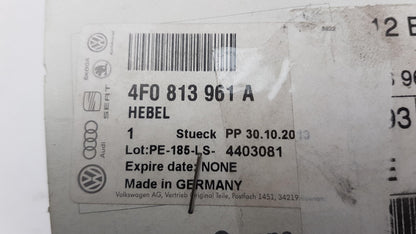 Original AUDI A6 4F Anhängerkupplung Entriegelungshebel innen links 4F0813961A