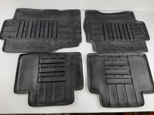 Original OE NISSAN Fußmattensatz KE7484B089