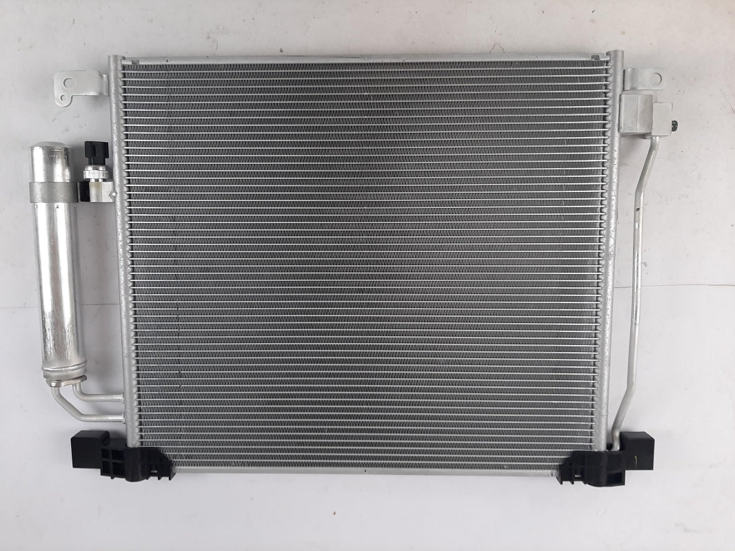 Original OE NISSAN Klimakondensator 92100BA61B