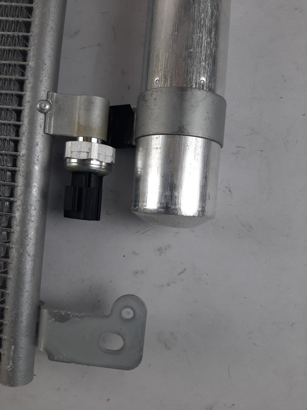 Original OE NISSAN Klimakondensator 92100BA61B