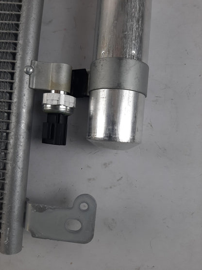 Original OE NISSAN Klimakondensator 92100BA61B