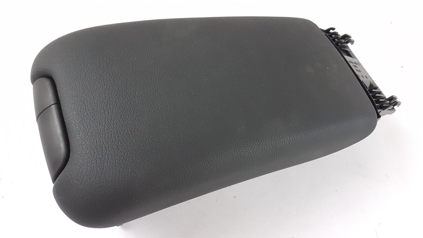 Original MERCEDES-BENZ W203 Armlehne A20368027399E23