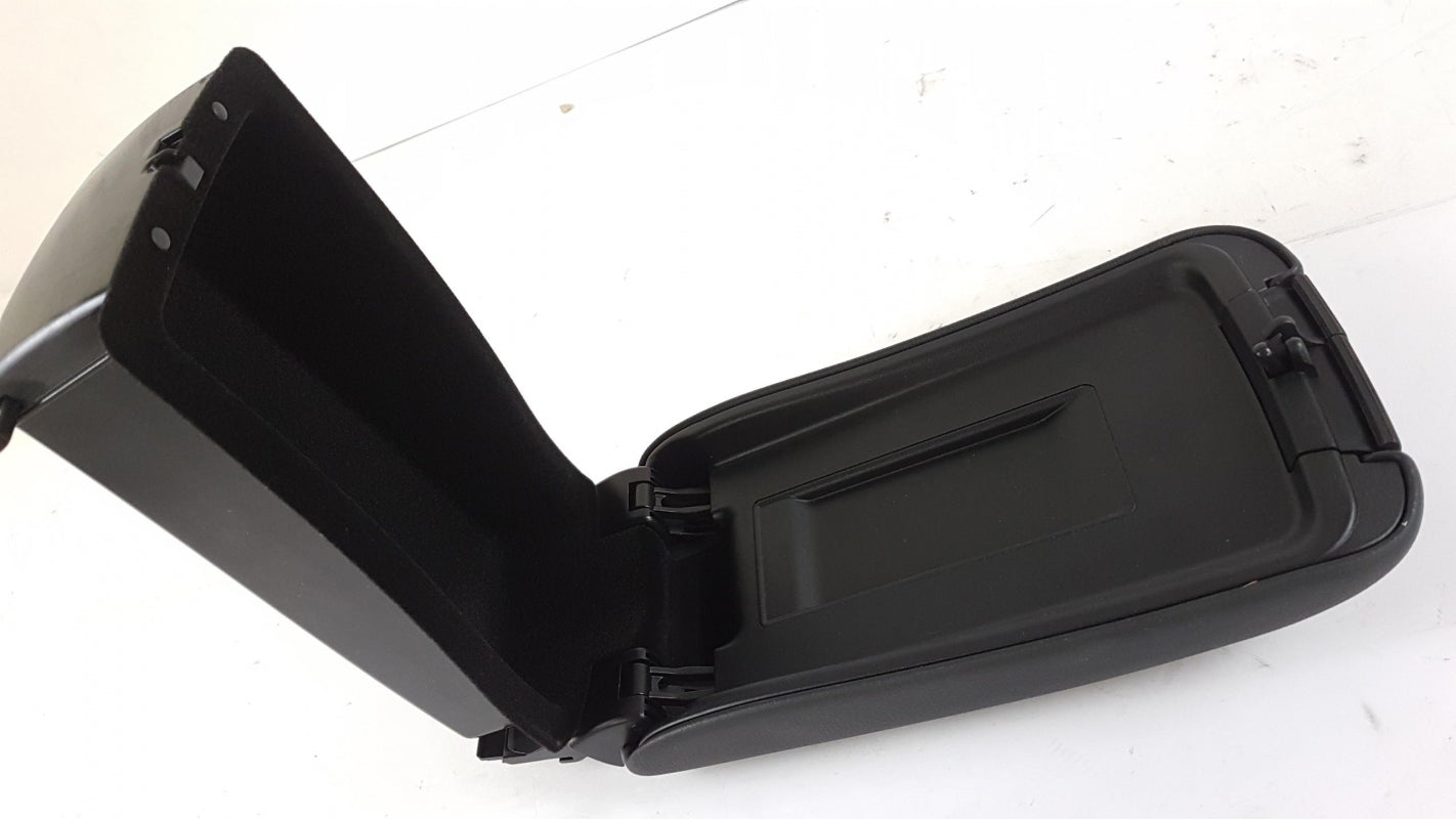 Original MERCEDES-BENZ W203 Armlehne A20368027399E23