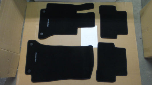 Original MERCEDES-BENZ C-Klass W205 Fußmatten 4St Schwarz Velour A20568000489J74