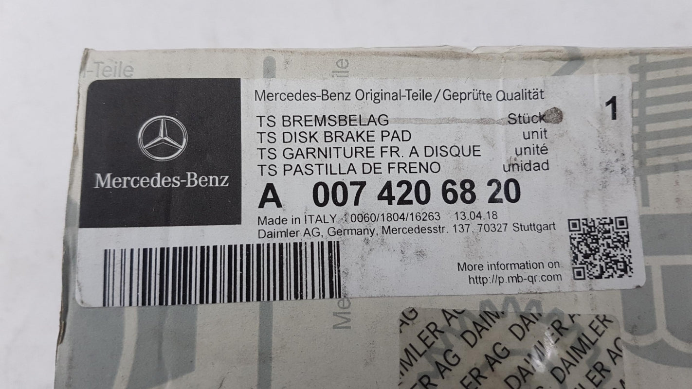 Original OE MERCEDES-BENZ Bremsbeläge A0074206820