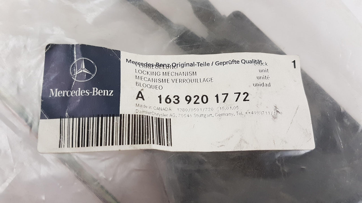 Original MERCEDES-BENZ ML W163 Sitzverriegelung hinten links A1639201772