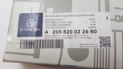 Original OE MERCEDES-BENZ USB/AUX Buchse A205820022680
