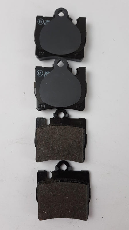 Original OE MERCEDES-BENZ Bremsbeläge A004420942041