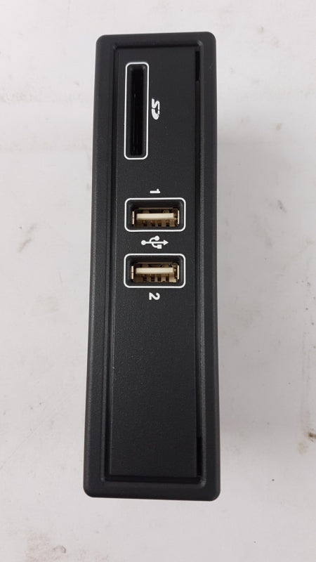 Original OE MERCEDES-BENZ USB/AUX Buchse A205820022680
