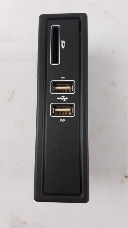 Original OE MERCEDES-BENZ USB/AUX Buchse A205820022680