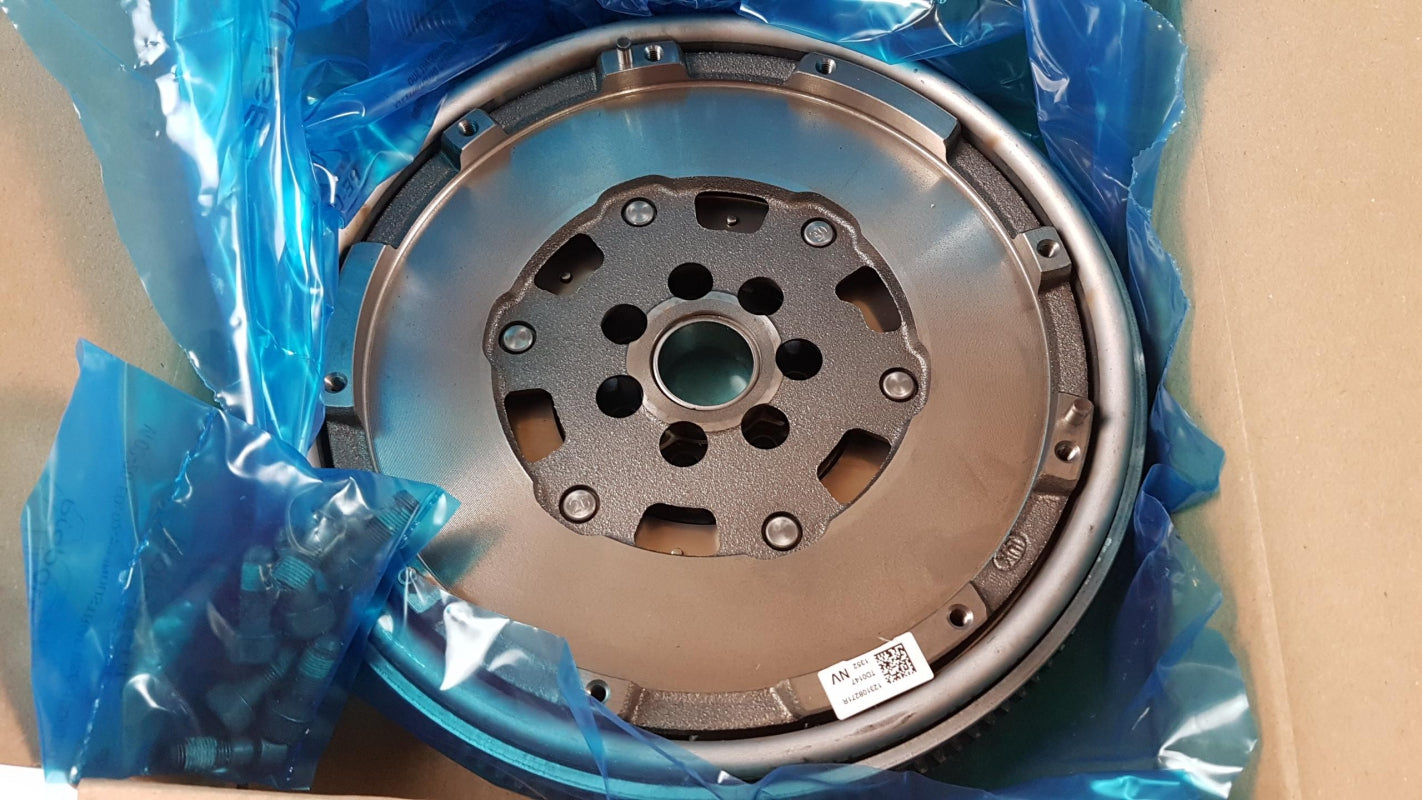 Original RENAULT Megane III Clio III Zweimassen-Schwungrad 123003948R