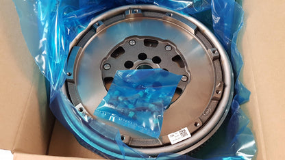 Original RENAULT Megane III Clio III Zweimassen-Schwungrad 123003948R