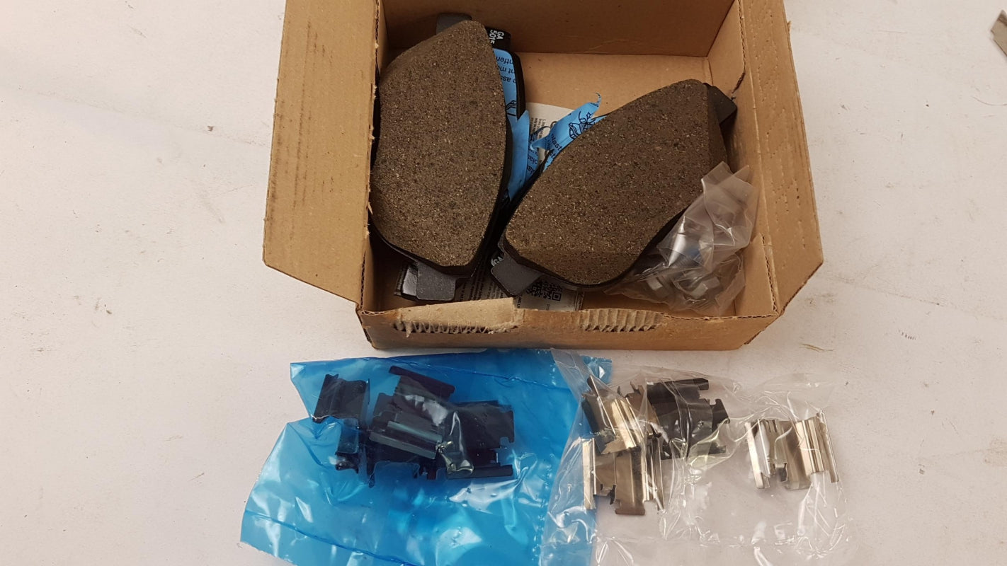 Original CITROEN C4 Cactus brake pad set front 1617293780 