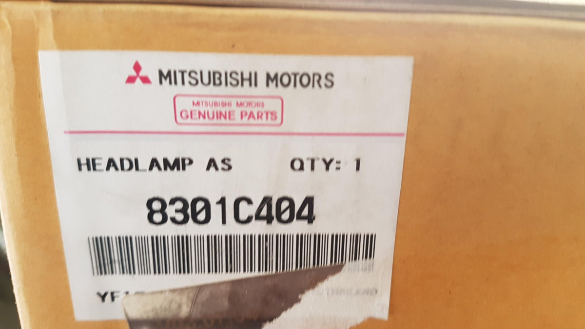 Original OE MITSUBISHI Scheinwerfer 8301C404