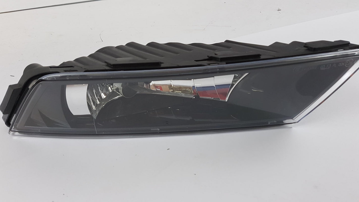 Original OE Volkswagen Nebelscheinwerfer 3V0941700