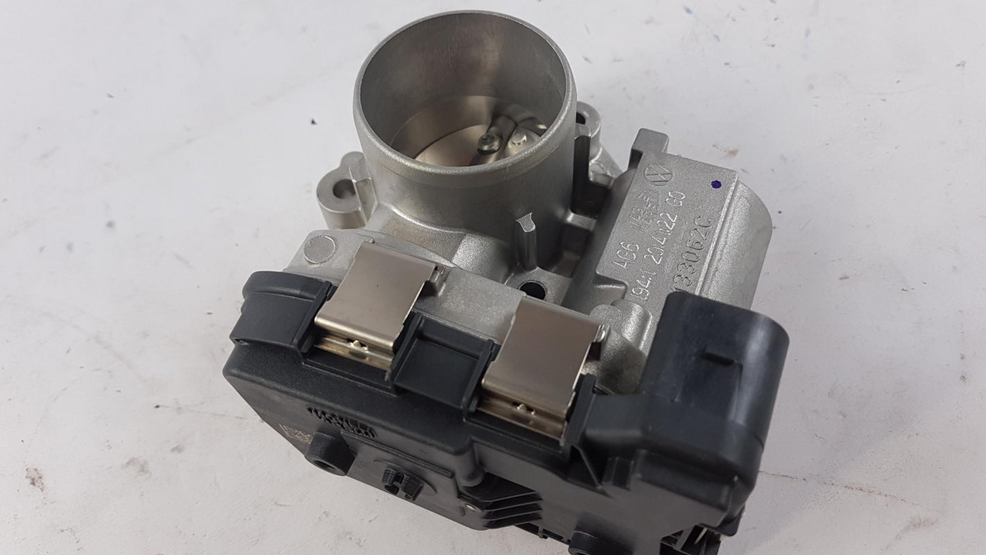 Original OE Volkswagen Drosselklappe 04C133062C