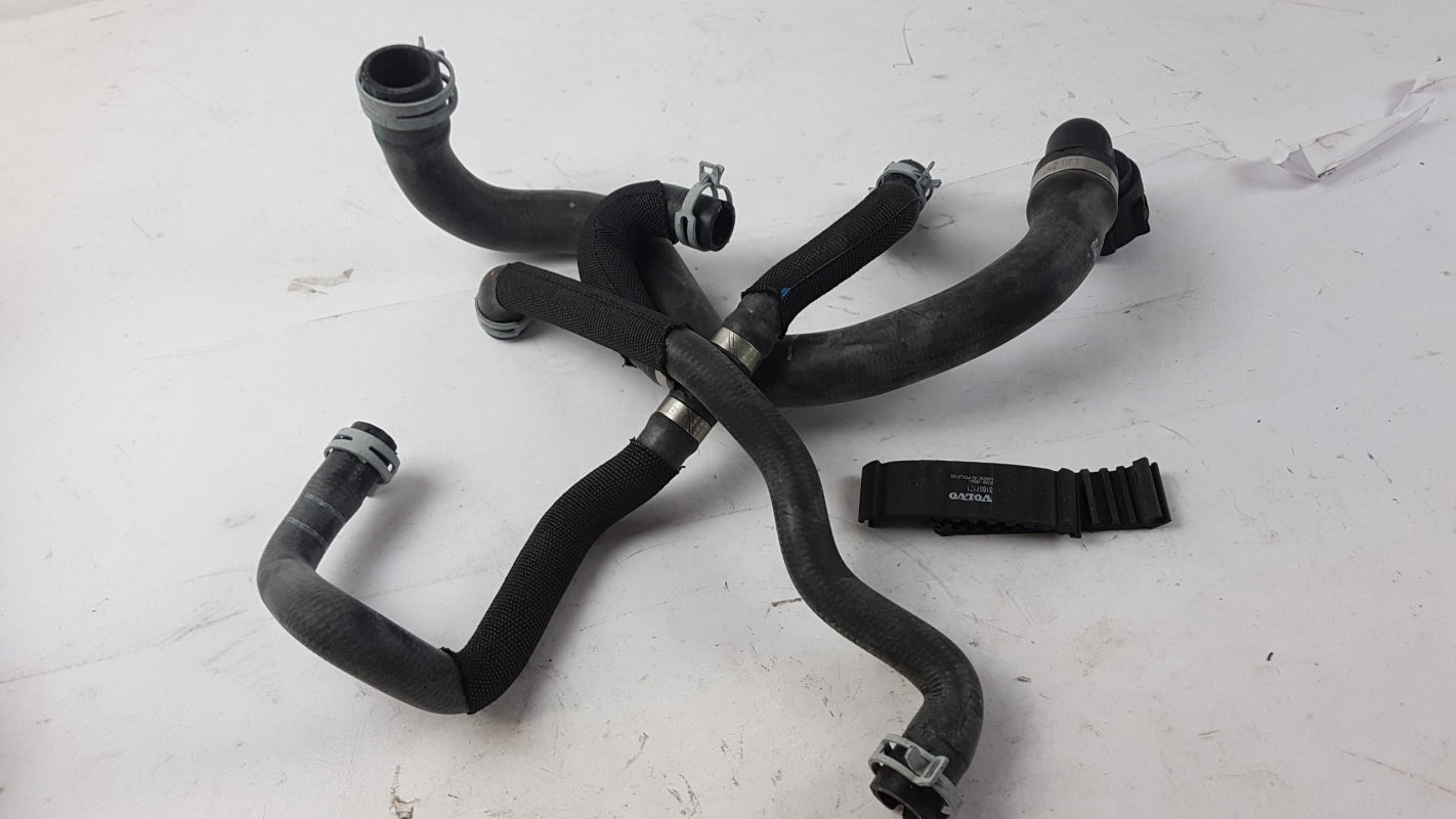 Original VOLVO V40 XC40 Kühlmittelschlauch 31657167