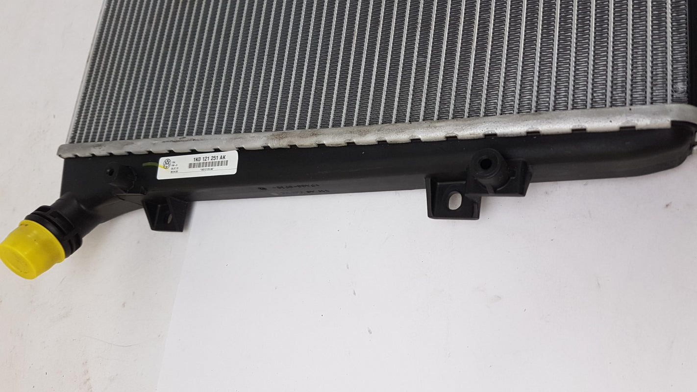 Original VOLKSWAGEN Golf Mk5 (1k) AUDI A3 (8P) Wasserkühler 1K0121251AK