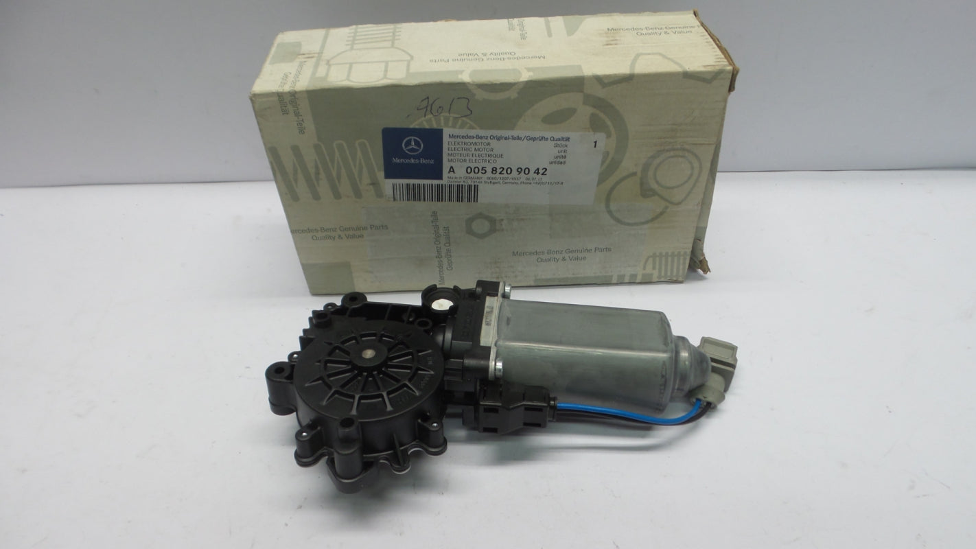 Original MERCEDES-BENZ LKW Actros Axor Fensterhebermotor links A0058209042