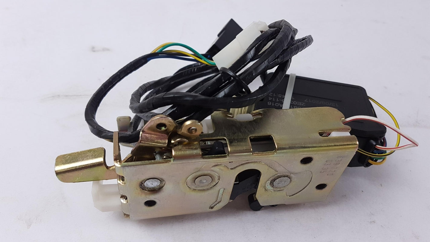 Original MERCEDES-BENZ Vito W638 Türschloss vorne links A6387200435