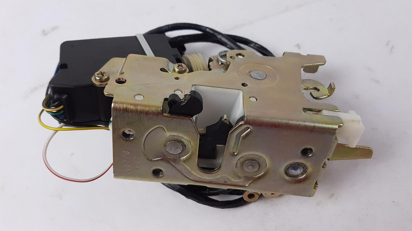 Original MERCEDES-BENZ Vito W638 Türschloss vorne links A6387200435