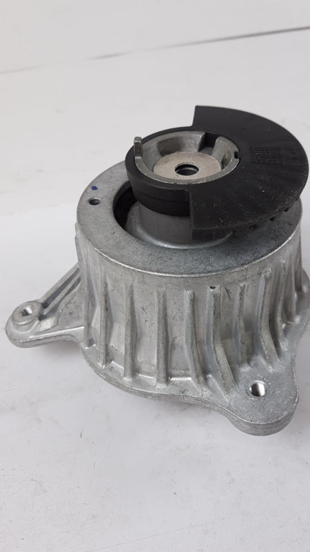 Original OE MERCEDES-BENZ Motorlager A2052406417