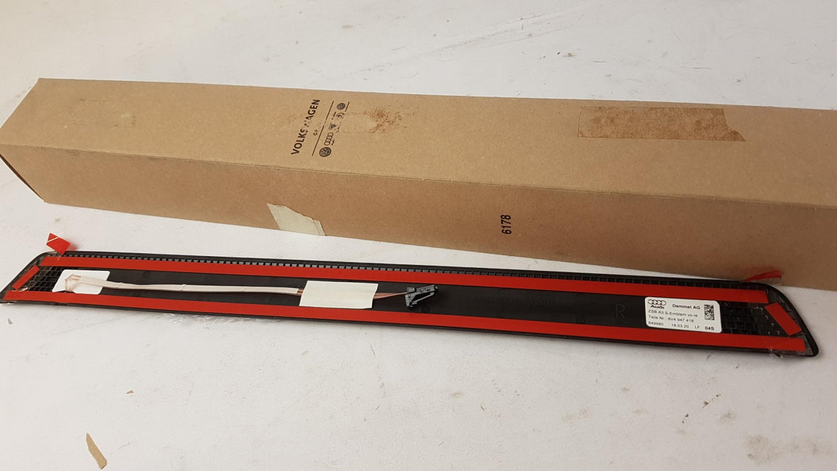 Original OE Volkswagen Türschwelle Abdeckung 8V4947418
