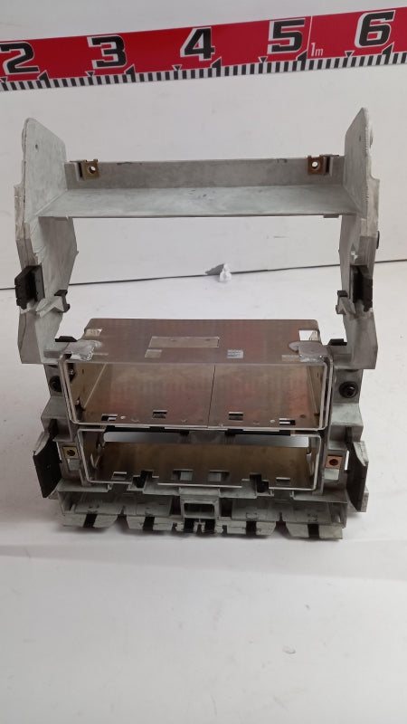 Original AUDI A4/S4 8E Autoradio Halterung Aufnahme mitten 8E0858005D