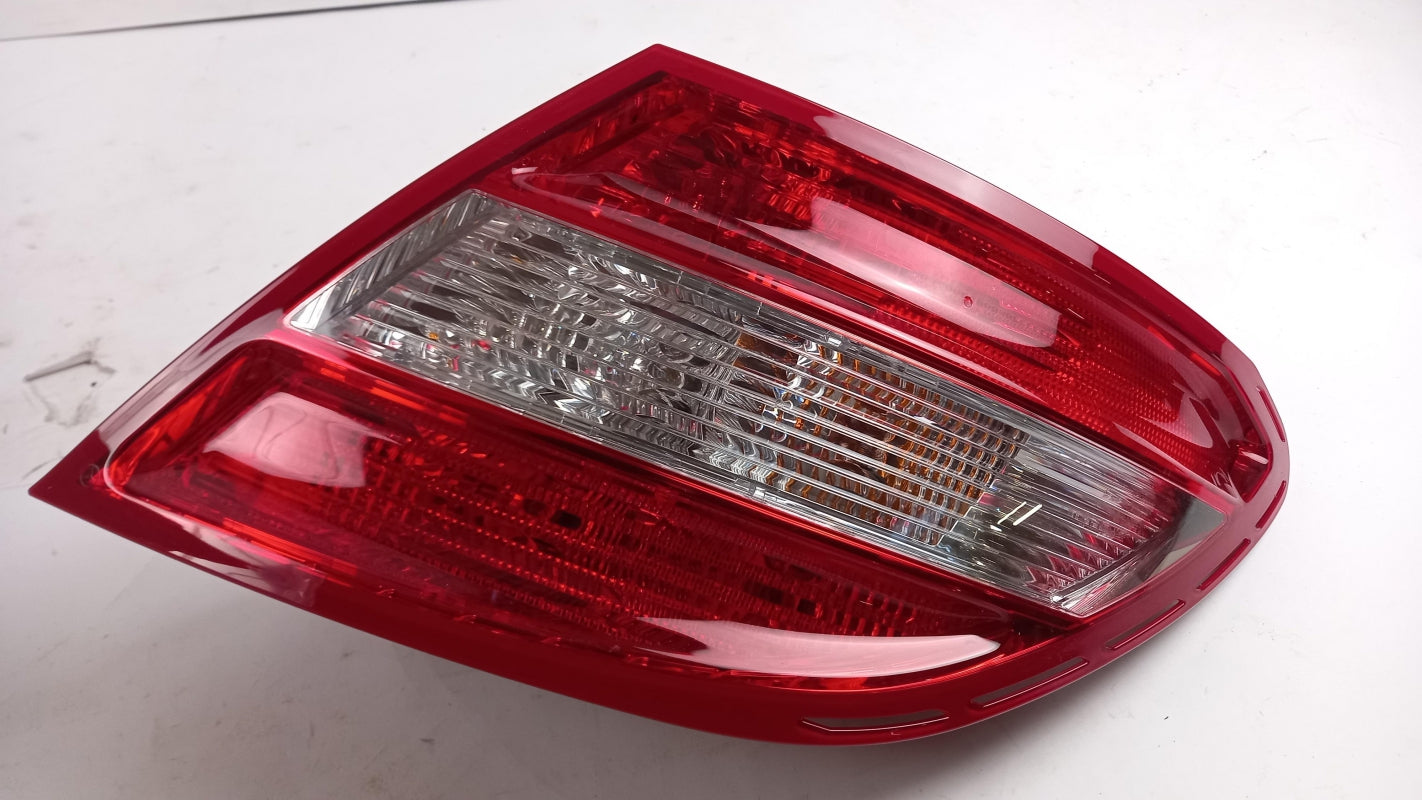 Original MERCEDES-BENZ C-Klasse W204 Rückleuchte Heckleuchte Rechts A2048200264