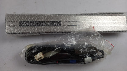 Original OE MITSUBISHI Einstiegsleisten Satz MZ590877EX