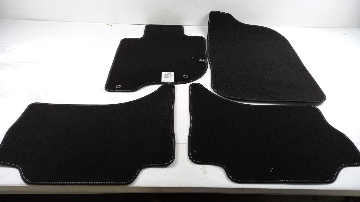 Original MITSUBISHI L200 KJ0T Classic Fußmattensatz 4-teilig Nadelfilz MZ314850