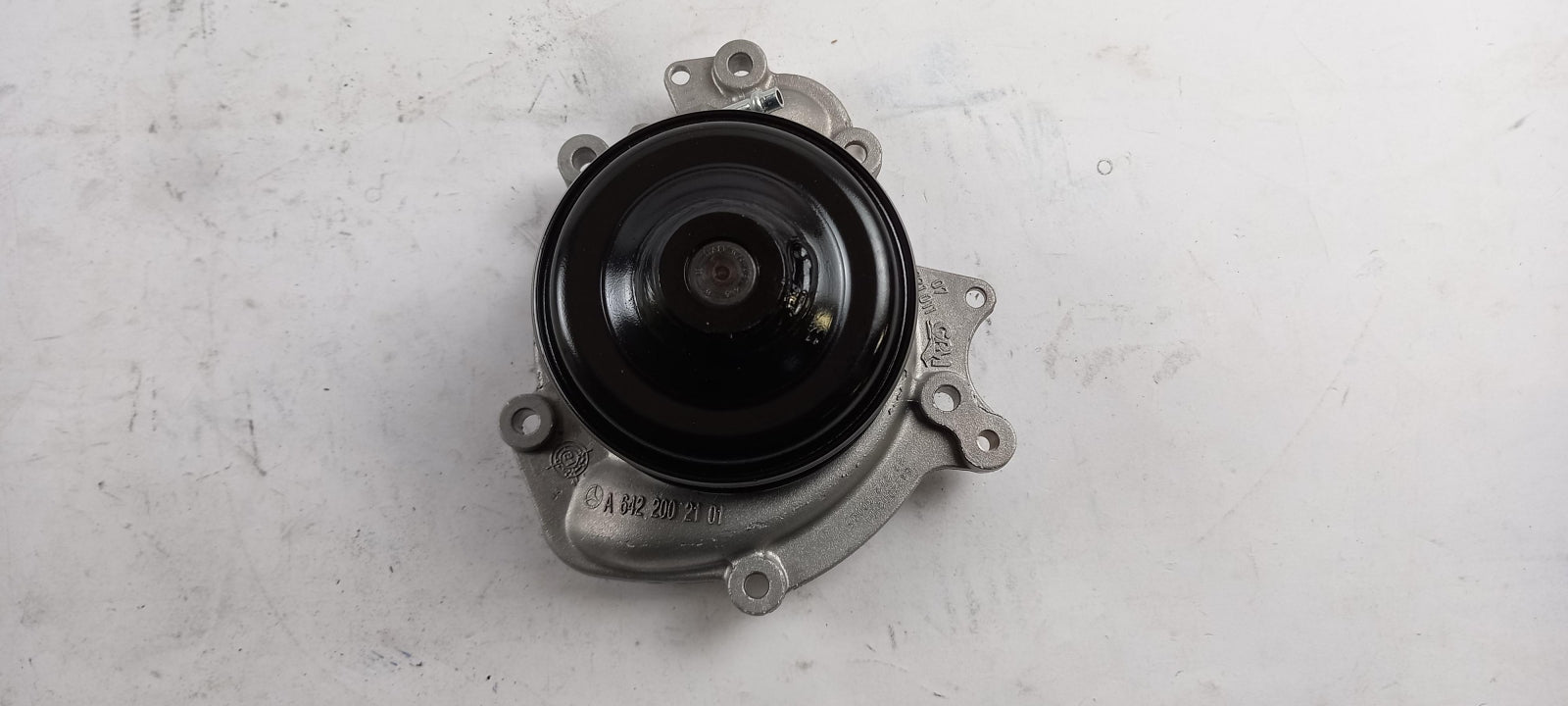 Original MERCEDES-BENZ C218 W213 W212 W222 W251 OM642 Wasserpumpe A6422002101