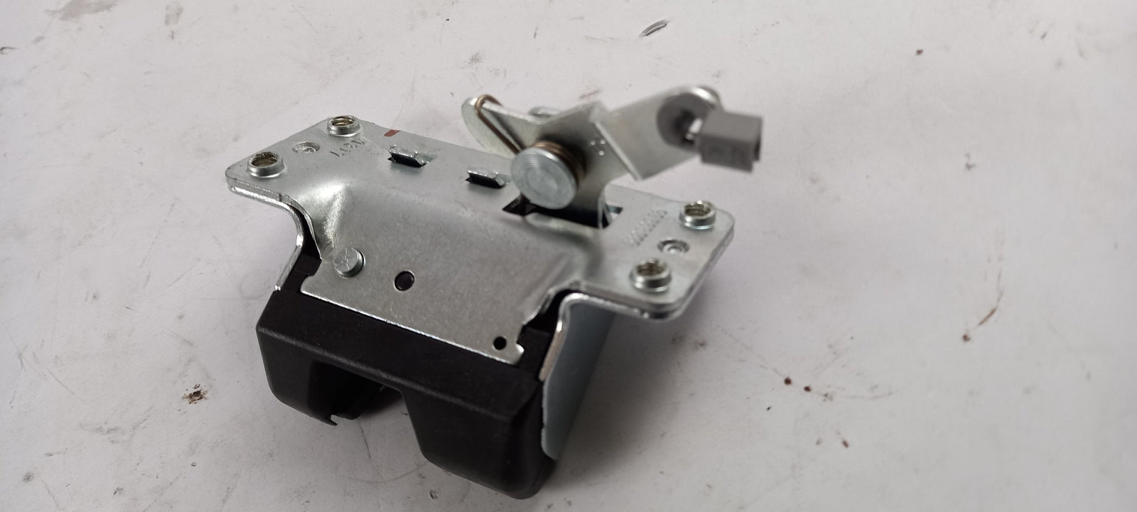 Original OE OPEL Heckklappenschloss 90563999