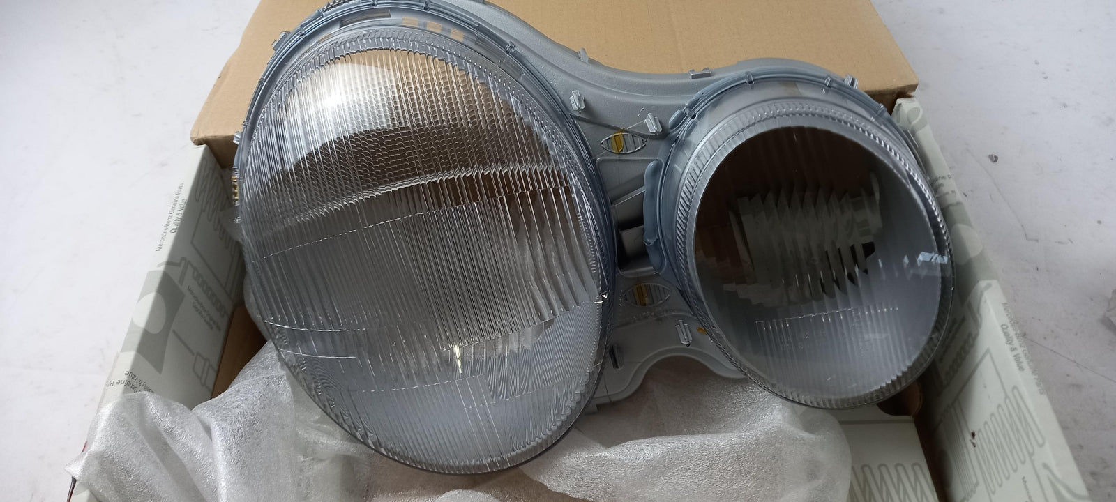 Original OE MERCEDES-BENZ Scheinwerfer Streuscheibe A2108200466